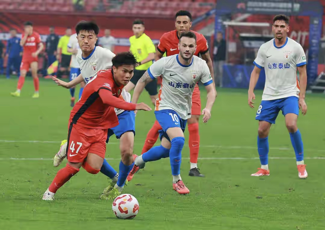 包含这也行？山东泰山今晨绝杀压哨里昂复出首秀备战葡超，赛后波尔图完成体检——中超节点到来的词条